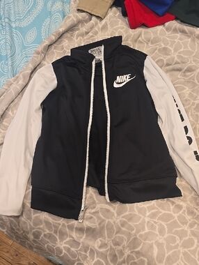 Nike Black and White Zip-Up Jacket Euc